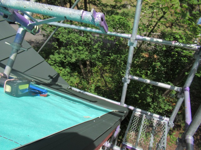 大月市　屋根カバー工事